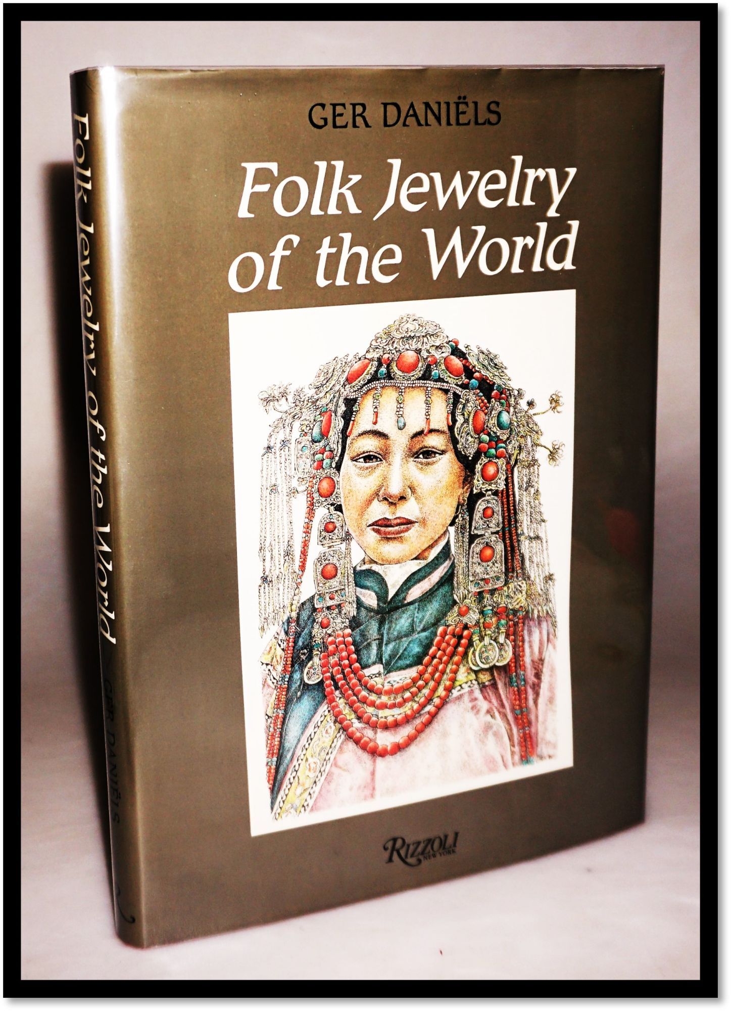 Folk Jewelry of the World | Ger Daniels, Roelof Munneke, Foreword