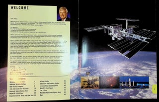 Kennedy Space Center: Official Tourbook — English Version